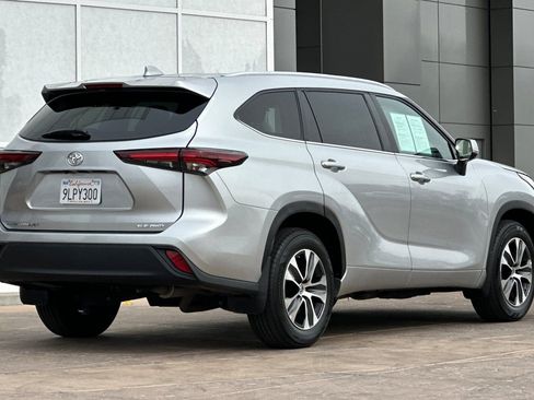 Certified 2024 Toyota Highlander XLE image 4