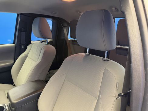 Used 2019 Toyota Tacoma SR5 AWD/4WD image 13