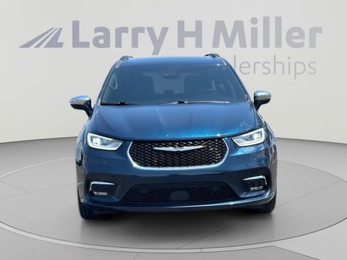 Used 2022 Chrysler Pacifica Limited w/ Uconnect Theater Family Group AWD/4WD image 9
