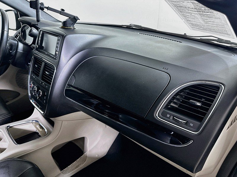 Used 2019 Dodge Grand Caravan SXT FWD image 28