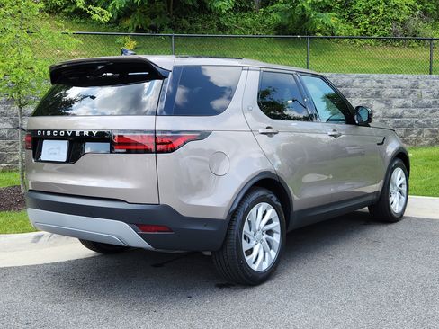 Certified 2025 Land Rover Discovery S image 2