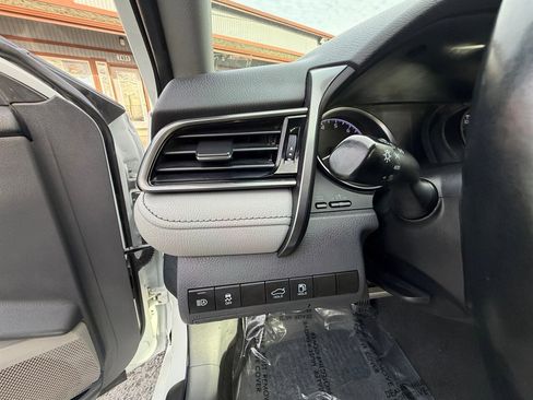 Used 2021 Toyota Camry SE image 18