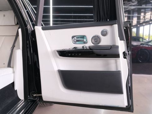 Used 2022 Rolls-Royce Phantom Sedan w/ The Phantom Package RWD image 15