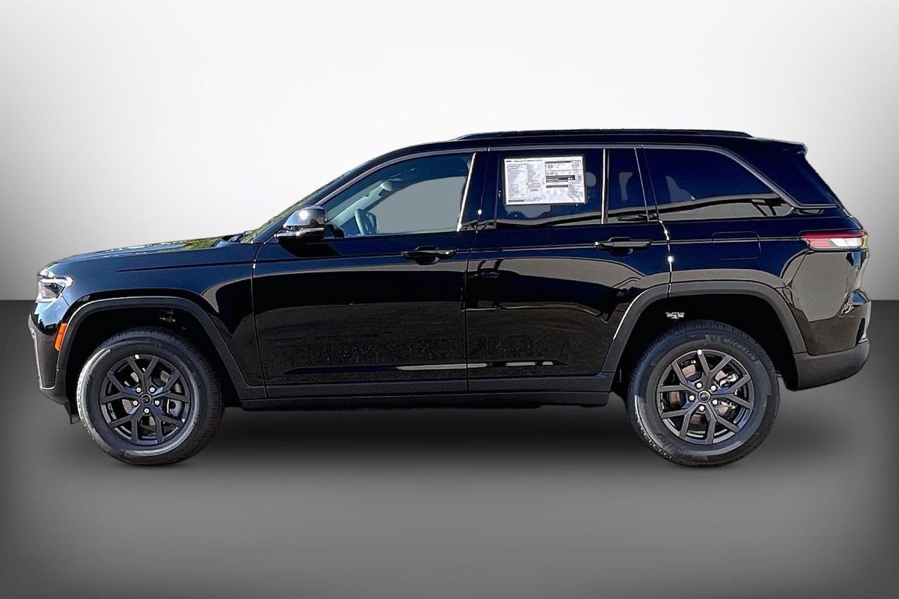 New 2027 Jeep Grand Cherokee Altitude RWD image 5