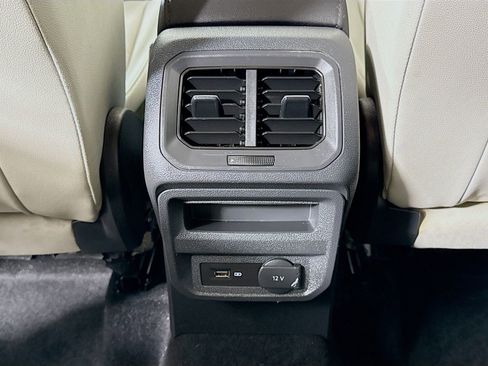 Used 2020 Volkswagen Tiguan SE image 23