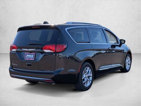 Used 2017 Chrysler Pacifica Touring-L Plus FWD image 5