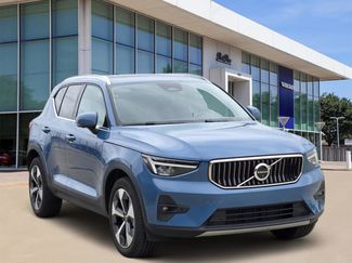 Used 2025 Volvo XC40 B5 Plus video 2