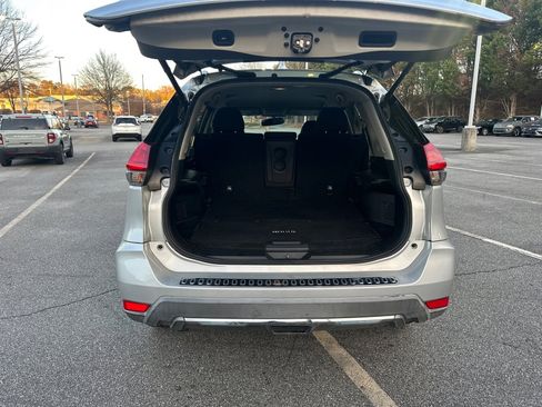 Used 2017 Nissan Rogue SV w/ SV Premium Package image 18