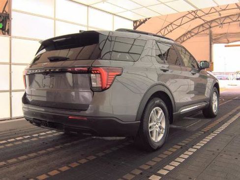 Used 2025 Ford Explorer Active RWD image 4