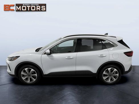 Used 2025 Ford Escape Platinum AWD/4WD image 3