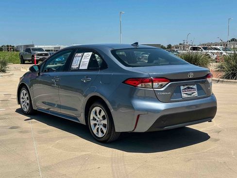 Used 2025 Toyota Corolla LE FWD image 5