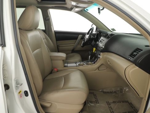 Used 2010 Toyota Highlander SE FWD image 13