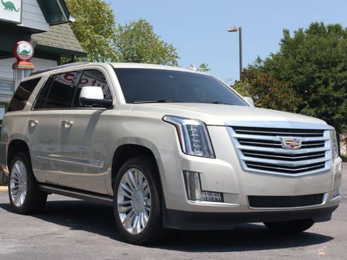 Used 2016 Cadillac Escalade Platinum AWD/4WD image 6