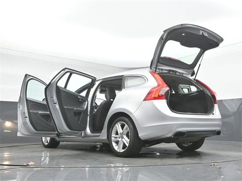 Used 2015 Volvo V60 T5 Premier image 50