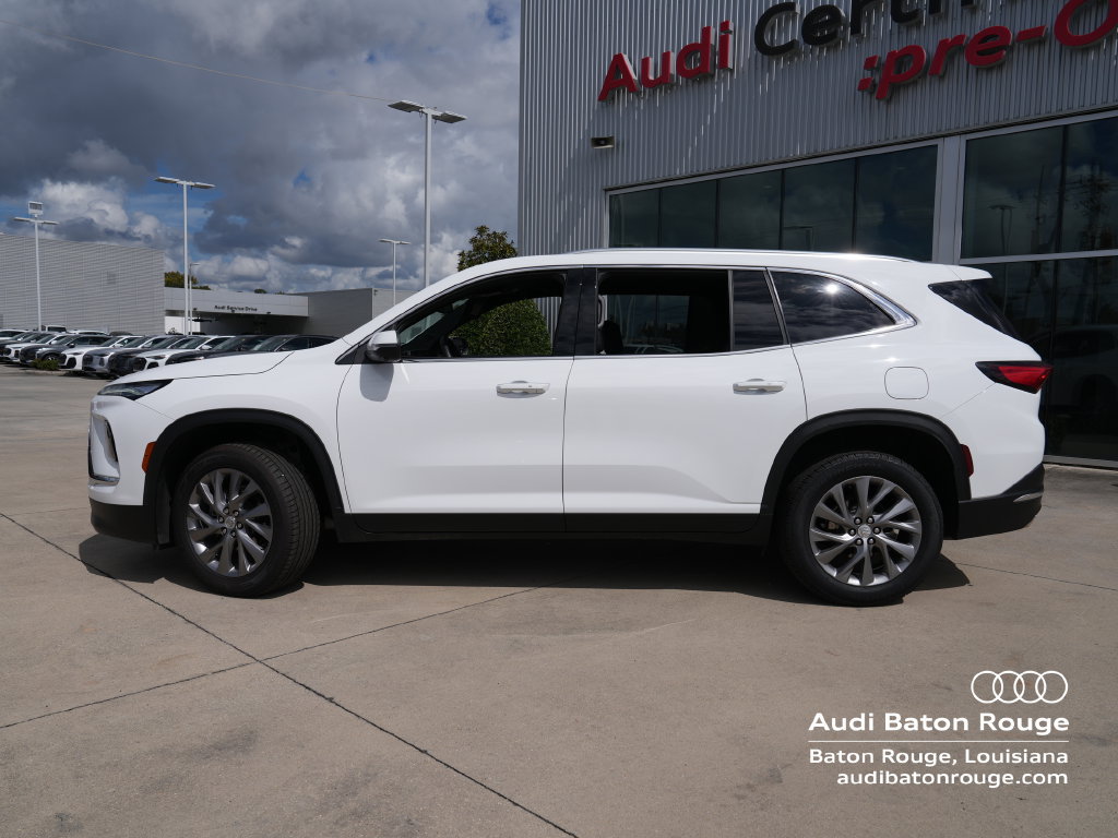 Used 2026 Buick Enclave Preferred FWD image 2