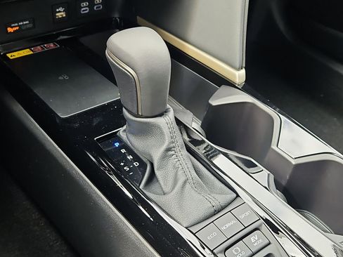 New 2026 Toyota Camry Hybrid AWD/4WD image 16