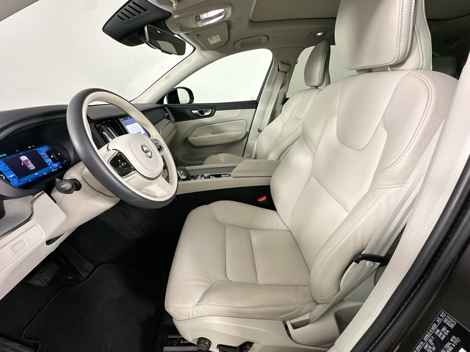 Used 2024 Volvo XC60 B5 Plus w/ Protection Package AWD/4WD image 33