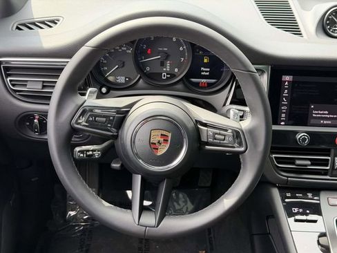 Certified 2025 Porsche Macan AWD/4WD image 16