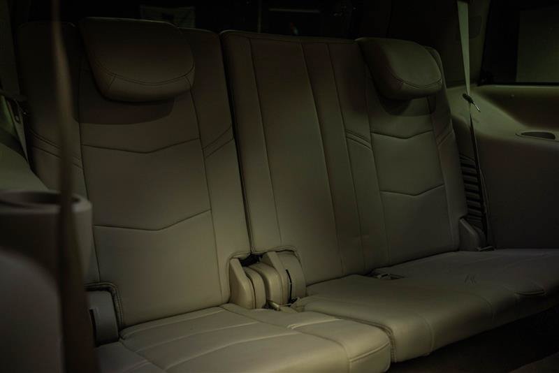 Used 2018 Cadillac Escalade Premium Luxury AWD/4WD image 12