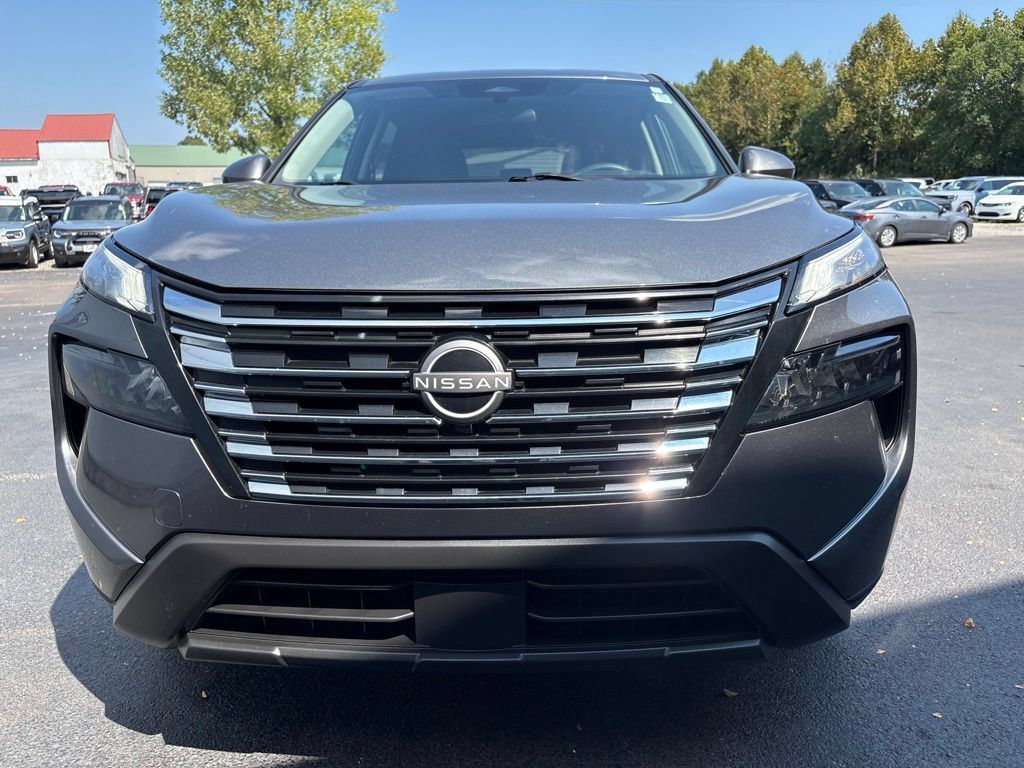 Used 2024 Nissan Rogue SV AWD/4WD image 5