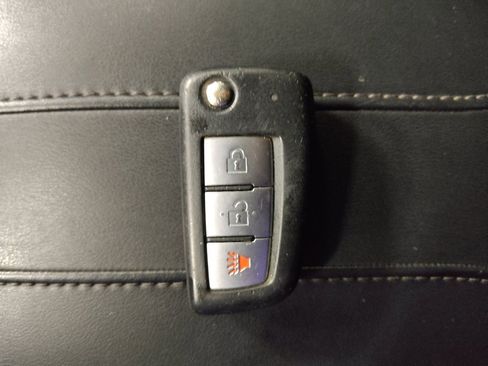 Used 2020 Nissan Rogue S FWD image 32