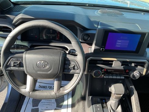 Used 2025 Toyota Tacoma SR5 image 5