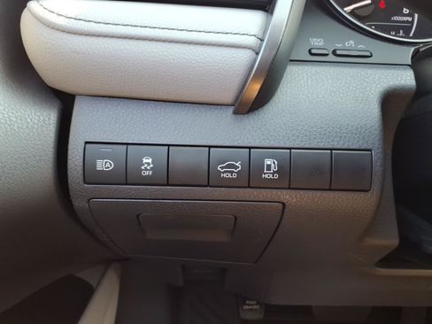 Used 2022 Toyota Camry SE FWD image 13