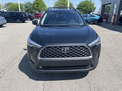 Used 2025 Toyota Corolla Cross XLE w/ Convenience Package image 2