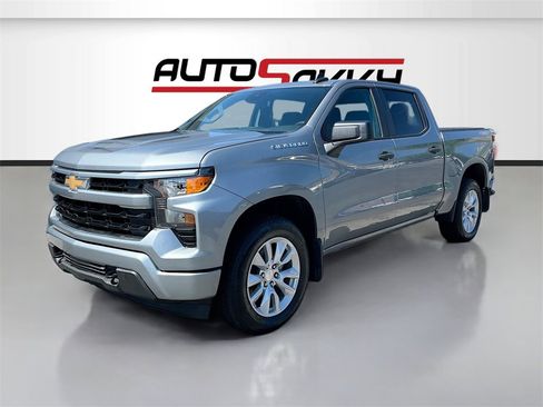Used 2023 Chevrolet Silverado 1500 Custom image 3