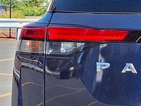 Used 2024 Nissan Pathfinder SV image 6