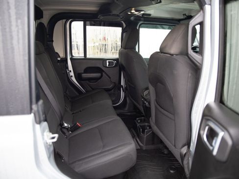 Used 2022 Jeep Gladiator Willys image 24