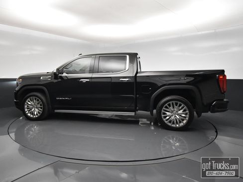 Used 2023 GMC Sierra 1500 Denali w/ Denali Reserve Package AWD/4WD image 3