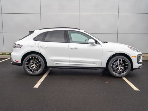 Used 2025 Porsche Macan image 8