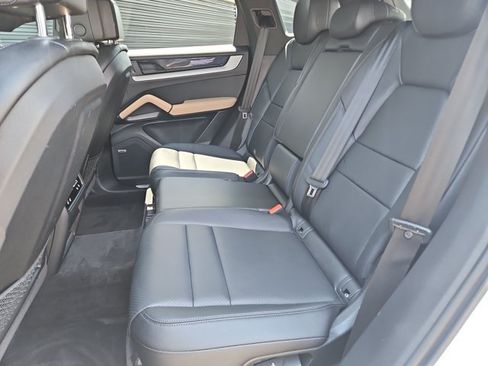 Certified 2024 Porsche Cayenne AWD/4WD image 21