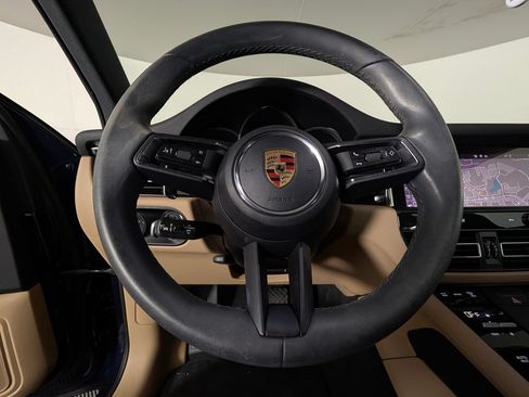 Certified 2023 Porsche Macan AWD/4WD image 35