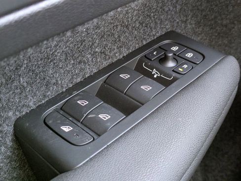 New 2026 Volvo XC40 B5 Core AWD/4WD image 31
