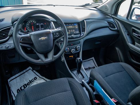 Used 2020 Chevrolet Trax LS image 25