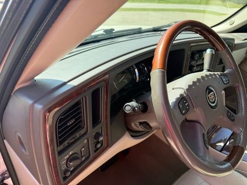 Used 2005 Cadillac Escalade ESV AWD image 10