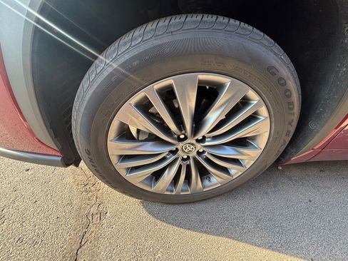 Used 2020 Toyota Highlander Platinum FWD image 6