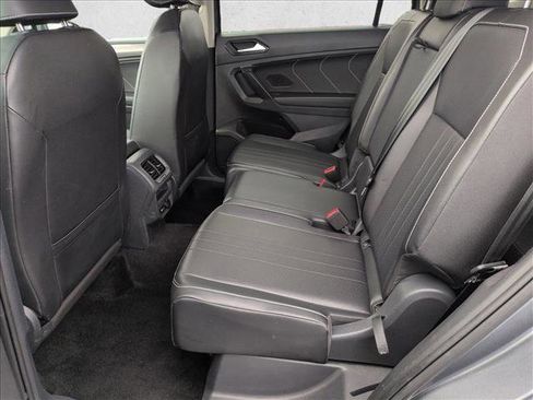 Used 2024 Volkswagen Tiguan SE image 18