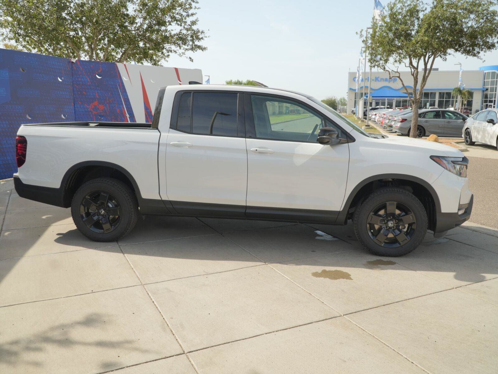 New 2026 Honda Ridgeline Black Edition image 4