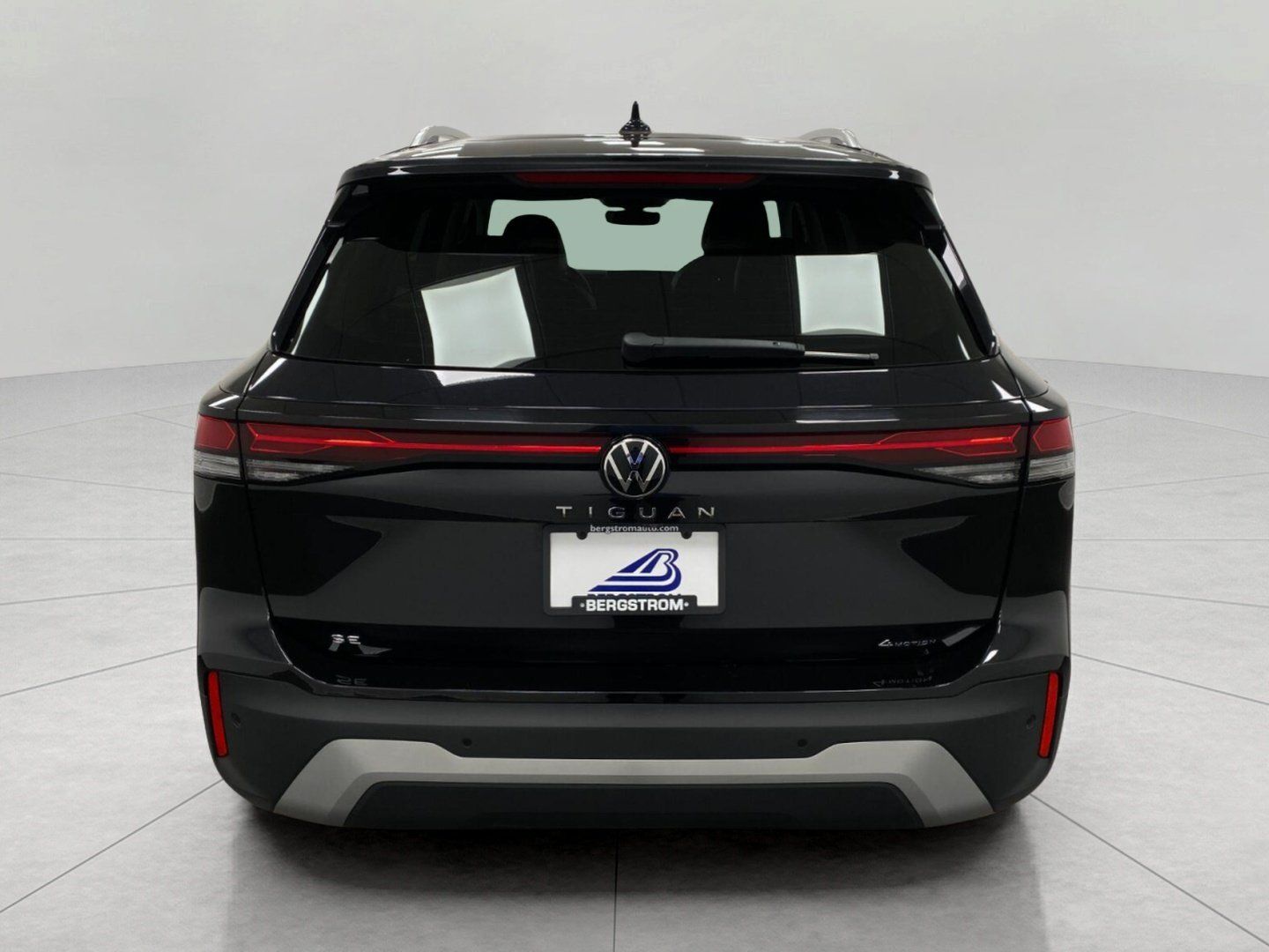 Used 2026 Volkswagen Tiguan SE AWD/4WD image 5