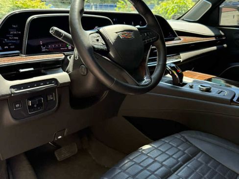Used 2022 Cadillac Escalade Sport Platinum w/ Heavy-Duty Trailer Package AWD/4WD image 6