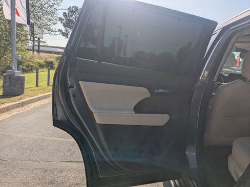 Used 2022 Toyota Highlander XLE image 24