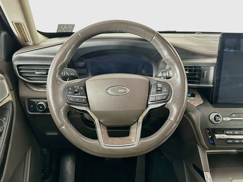 Used 2020 Ford Explorer Platinum w/ Premium Technology Package AWD/4WD image 18