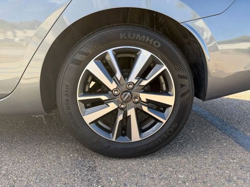 Used 2025 Nissan Versa SV image 28