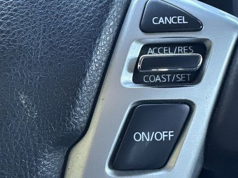 Used 2018 Nissan Titan SV w/ SV Convenience Package image 23