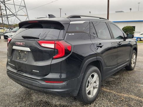 Used 2023 GMC Terrain SLE w/ Driver Convenience Package image 5