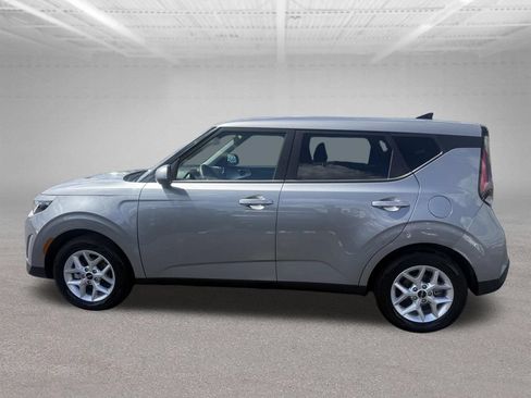 Used 2025 Kia Soul LX w/ LX Technology Package FWD image 8