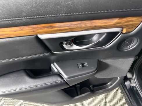 Used 2018 Honda CR-V Touring image 16